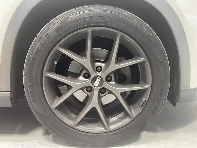 メルセデス・ベンツ ＧＬＡ１８０ 宮城県 2017(平29)年 8万km カルサイトホワイト サンルーフ/アクティブブレーキアシスト/アテンションアシスト/エレクトロニック・スタビリティ・プログラム/ブラインドスポットモニター/レーンキープアシスト/バックカメラ/MTモード付きAT/パドルシフト/前後コーナーセンサー/電動リアゲート/プッシュスタート/スマートキー/前後ドライブレコーダー/革巻きステアリング/シートメモリー（運転席/助手席）/シートヒーター（運転席/助手席）/LEDヘッドライト/オートライト/フォグランプ/ルーフレール/純正フロアマット/社外アルミホイール
