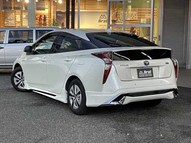 トヨタ プリウス A 福島県 2018(平30)年 5.5万km パール 社外エアロ/LEDヘッドライト/衝突軽減ブレーキ/オートライト/ブラインドスポットモニター/レーンキープアシスト/レーダークルーズコントロール/純正ナビ/バックカメラ/ETC/オートマチックハイビーム