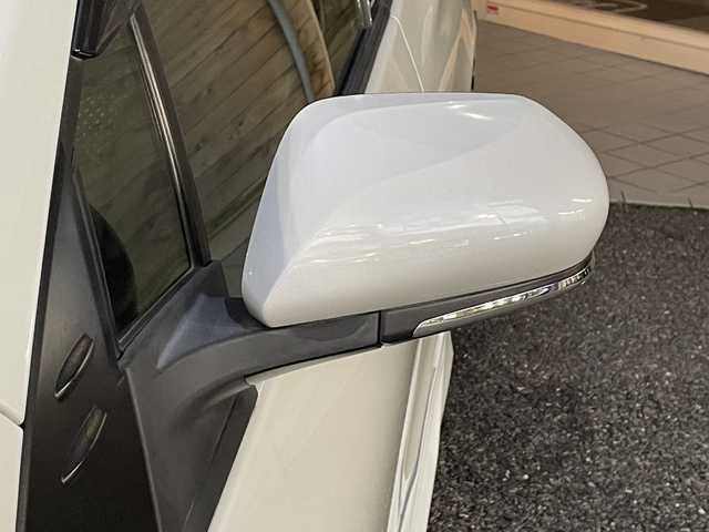 トヨタ プリウス A 福島県 2018(平30)年 5.5万km パール 社外エアロ/LEDヘッドライト/衝突軽減ブレーキ/オートライト/ブラインドスポットモニター/レーンキープアシスト/レーダークルーズコントロール/純正ナビ/バックカメラ/ETC/オートマチックハイビーム