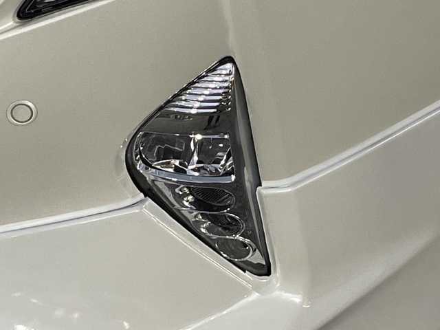 トヨタ プリウス A 福島県 2018(平30)年 5.5万km パール 社外エアロ/LEDヘッドライト/衝突軽減ブレーキ/オートライト/ブラインドスポットモニター/レーンキープアシスト/レーダークルーズコントロール/純正ナビ/バックカメラ/ETC/オートマチックハイビーム