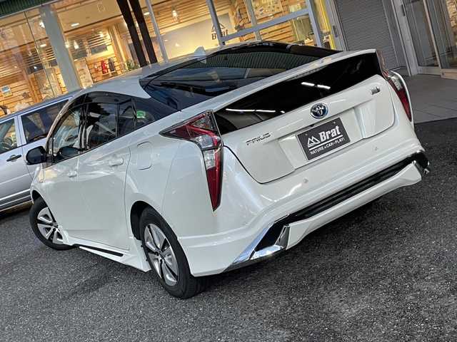 トヨタ プリウス A 福島県 2018(平30)年 5.5万km パール 社外エアロ/LEDヘッドライト/衝突軽減ブレーキ/オートライト/ブラインドスポットモニター/レーンキープアシスト/レーダークルーズコントロール/純正ナビ/バックカメラ/ETC/オートマチックハイビーム