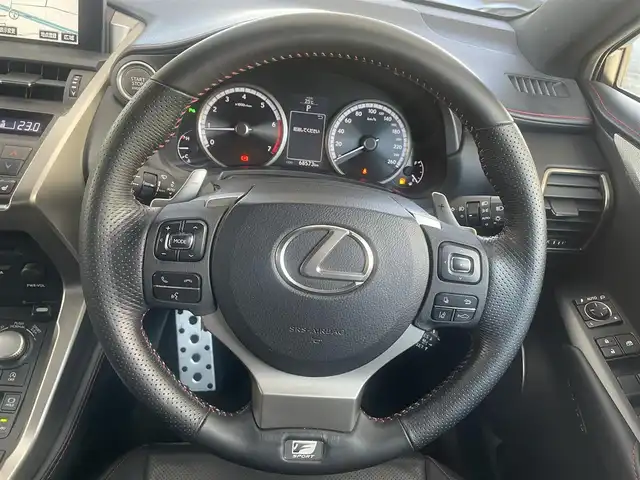 レクサス ＮＸ 200t Fスポーツ 熊本県 2016(平28)年 6.9万km ホワイトノーヴァガラスフレーク 革シート/プッシュスタート/純正ナビ/（CD・DVD・フルセグTV・BTオーディオ・SD）/バックカメラ/ビルトインETC/レーダークルーズ/パドルシフト/パワーバックドア/前席パワーシート・右前席シートメモリー/前席エアーシート・シートヒーター/ステアリングヒーター/LEDヘッドライト/オートライト/フォグライト/前後コーナーセンサー/横滑り防止装置/ウィンカーミラー/フロアマット/ドアバイザー/スマートスペアキー×1本