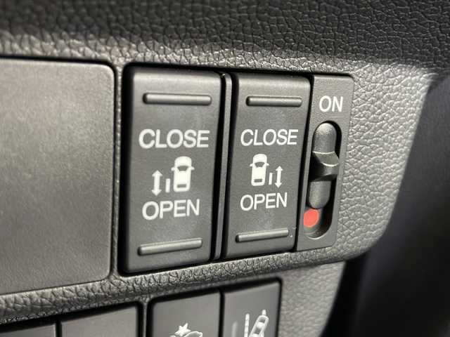 ホンダ フリード G ホンダセンシング 愛知県 2022(令4)年 1.2万km シーグラスブルーパール 純正9インチナビ/【Bluetooth/フルセグTV/Apple Carplay/CD/DVD/AM/FM/USB】/バックカメラ/両側パワースライドドア/衝突軽減ブレーキ/誤発進抑制機能/歩行者事故低減ステアリング/路外逸脱抑制機能/レーダークルーズコントロール/標識認識機能/先行車発進お知らせ機能/コーナーセンサー/アイドリングストップ/D/Nシートヒーター/ハーフレザーシート/前後ドライブレコーダー/ビルトインETC/ステアリングスイッチ/プッシュスタート/スマートキー/革巻きステアリング/ドアバイザー/純正フロアマット/LEDオートライト/フォグランプ/純正15インチアルミホイール/ドアバイザー/電動格納ミラー