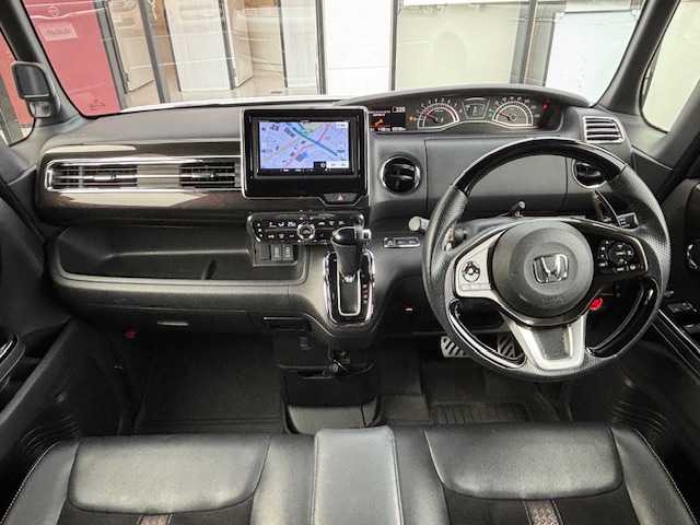 ホンダ Ｎ ＢＯＸ カスタム G L ターボ ホンダセンシング 宮城県 2018(平30)年 7.3万km プラチナホワイトパール 登録時走行距離72100km/社外SDナビ/AM・FM・TV・CD・Bluetooth/バックカメラ/ビルトインETC/ドライブレコーダー/ハーフレザーシート/ホンダセンシング/パドルシフト/シートヒーター/両側パワースライドドア/スロットルコントローラー（PIVOT）/社外フロアマット/補助ミラー/電動格納ミラー/後席＆バックドアにカーフィルム/社外マフラー/フォグランプ/電動格納ミラー/ドアバイザー/ウインカーミラー