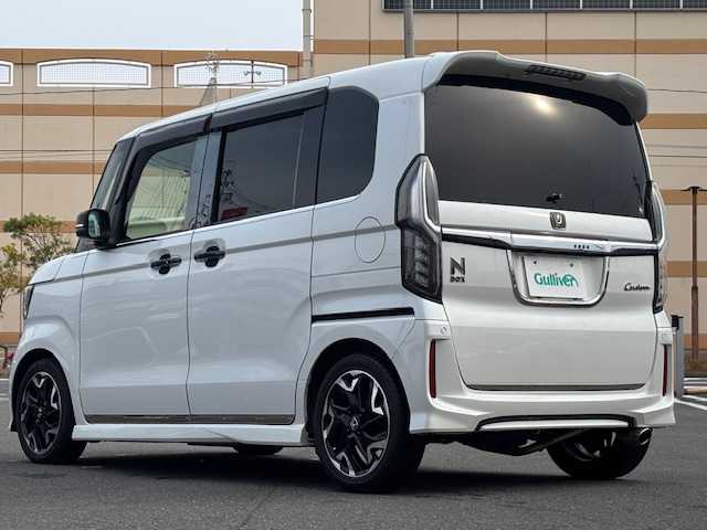 ホンダ Ｎ ＢＯＸ カスタム G L ターボ ホンダセンシング 宮城県 2018(平30)年 7.3万km プラチナホワイトパール 登録時走行距離72100km/社外SDナビ/AM・FM・TV・CD・Bluetooth/バックカメラ/ビルトインETC/ドライブレコーダー/ハーフレザーシート/ホンダセンシング/パドルシフト/シートヒーター/両側パワースライドドア/スロットルコントローラー（PIVOT）/社外フロアマット/補助ミラー/電動格納ミラー/後席＆バックドアにカーフィルム/社外マフラー/フォグランプ/電動格納ミラー/ドアバイザー/ウインカーミラー