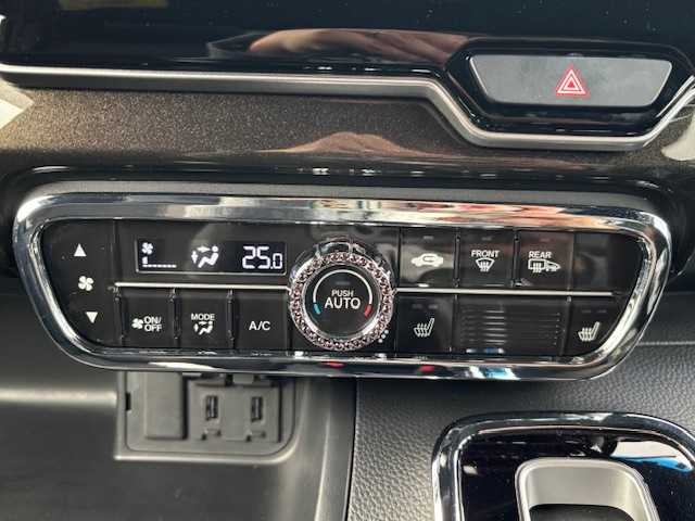 ホンダ Ｎ ＢＯＸ カスタム G L ターボ ホンダセンシング 宮城県 2018(平30)年 7.3万km プラチナホワイトパール 登録時走行距離72100km/社外SDナビ/AM・FM・TV・CD・Bluetooth/バックカメラ/ビルトインETC/ドライブレコーダー/ハーフレザーシート/ホンダセンシング/パドルシフト/シートヒーター/両側パワースライドドア/スロットルコントローラー（PIVOT）/社外フロアマット/補助ミラー/電動格納ミラー/後席＆バックドアにカーフィルム/社外マフラー/フォグランプ/電動格納ミラー/ドアバイザー/ウインカーミラー