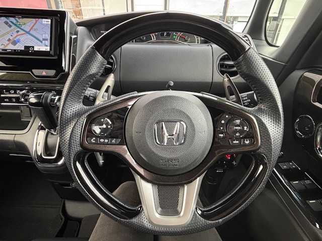 ホンダ Ｎ ＢＯＸ カスタム G L ターボ ホンダセンシング 宮城県 2018(平30)年 7.3万km プラチナホワイトパール 登録時走行距離72100km/社外SDナビ/AM・FM・TV・CD・Bluetooth/バックカメラ/ビルトインETC/ドライブレコーダー/ハーフレザーシート/ホンダセンシング/パドルシフト/シートヒーター/両側パワースライドドア/スロットルコントローラー（PIVOT）/社外フロアマット/補助ミラー/電動格納ミラー/後席＆バックドアにカーフィルム/社外マフラー/フォグランプ/電動格納ミラー/ドアバイザー/ウインカーミラー