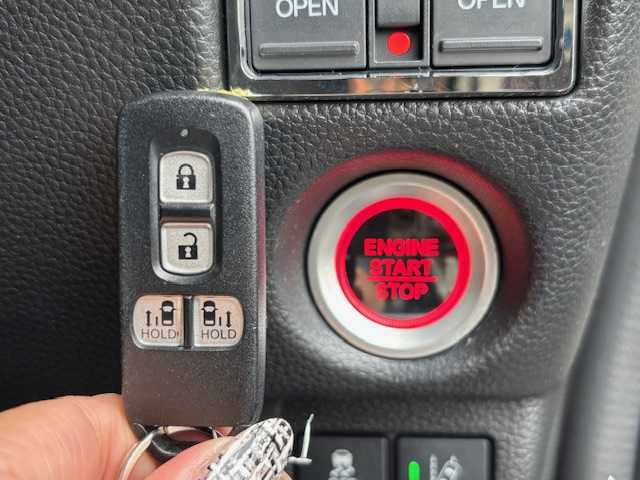 ホンダ Ｎ ＢＯＸ カスタム G L ターボ ホンダセンシング 宮城県 2018(平30)年 7.3万km プラチナホワイトパール 登録時走行距離72100km/社外SDナビ/AM・FM・TV・CD・Bluetooth/バックカメラ/ビルトインETC/ドライブレコーダー/ハーフレザーシート/ホンダセンシング/パドルシフト/シートヒーター/両側パワースライドドア/スロットルコントローラー（PIVOT）/社外フロアマット/補助ミラー/電動格納ミラー/後席＆バックドアにカーフィルム/社外マフラー/フォグランプ/電動格納ミラー/ドアバイザー/ウインカーミラー