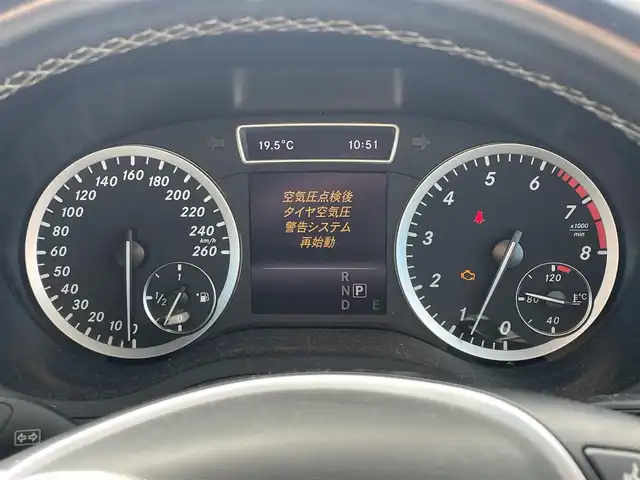 メルセデス・ベンツ Ｂ１８０ スポーツ 滋賀県 2014(平26)年 16.2万km カルサイトホワイト 純正HDDナビ/・Bluetooth/フルセグ/・USB/HDMI/バックカメラ/パノラミックルーフ/革巻きステアリングリモコン/クルーズコントロール/ETC/運転席パワーシート/HIDオートライト/スマートキー