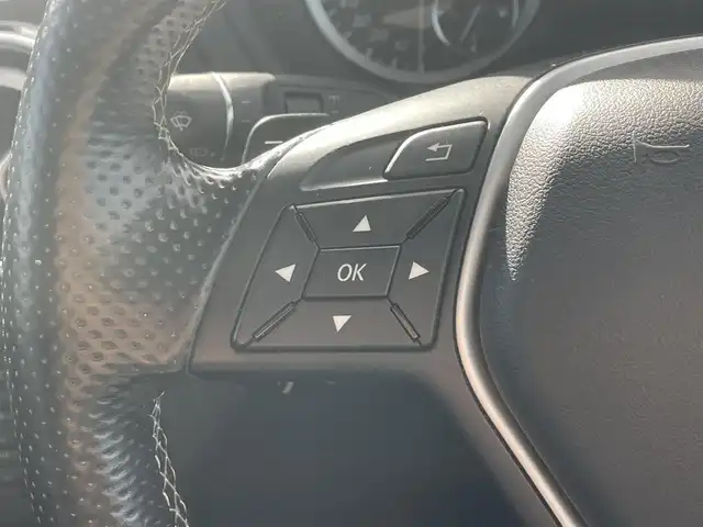 メルセデス・ベンツ Ｂ１８０ スポーツ 滋賀県 2014(平26)年 16.2万km カルサイトホワイト 純正HDDナビ/・Bluetooth/フルセグ/・USB/HDMI/バックカメラ/パノラミックルーフ/革巻きステアリングリモコン/クルーズコントロール/ETC/運転席パワーシート/HIDオートライト/スマートキー