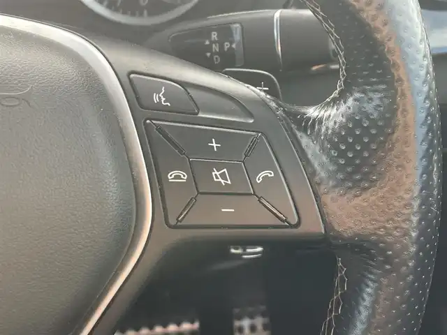 メルセデス・ベンツ Ｂ１８０ スポーツ 滋賀県 2014(平26)年 16.2万km カルサイトホワイト 純正HDDナビ/・Bluetooth/フルセグ/・USB/HDMI/バックカメラ/パノラミックルーフ/革巻きステアリングリモコン/クルーズコントロール/ETC/運転席パワーシート/HIDオートライト/スマートキー