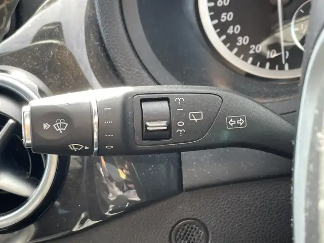 メルセデス・ベンツ Ｂ１８０ スポーツ 滋賀県 2014(平26)年 16.2万km カルサイトホワイト 純正HDDナビ/・Bluetooth/フルセグ/・USB/HDMI/バックカメラ/パノラミックルーフ/革巻きステアリングリモコン/クルーズコントロール/ETC/運転席パワーシート/HIDオートライト/スマートキー