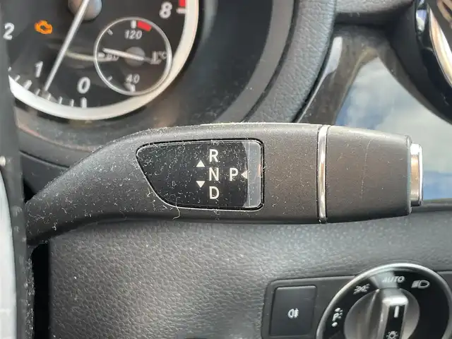 メルセデス・ベンツ Ｂ１８０ スポーツ 滋賀県 2014(平26)年 16.2万km カルサイトホワイト 純正HDDナビ/・Bluetooth/フルセグ/・USB/HDMI/バックカメラ/パノラミックルーフ/革巻きステアリングリモコン/クルーズコントロール/ETC/運転席パワーシート/HIDオートライト/スマートキー