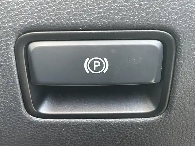 メルセデス・ベンツ Ｂ１８０ スポーツ 滋賀県 2014(平26)年 16.2万km カルサイトホワイト 純正HDDナビ/・Bluetooth/フルセグ/・USB/HDMI/バックカメラ/パノラミックルーフ/革巻きステアリングリモコン/クルーズコントロール/ETC/運転席パワーシート/HIDオートライト/スマートキー