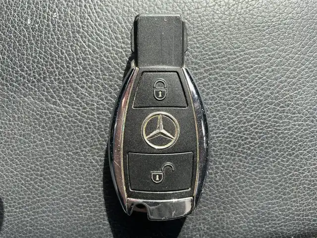 メルセデス・ベンツ Ｂ１８０ スポーツ 滋賀県 2014(平26)年 16.2万km カルサイトホワイト 純正HDDナビ/・Bluetooth/フルセグ/・USB/HDMI/バックカメラ/パノラミックルーフ/革巻きステアリングリモコン/クルーズコントロール/ETC/運転席パワーシート/HIDオートライト/スマートキー