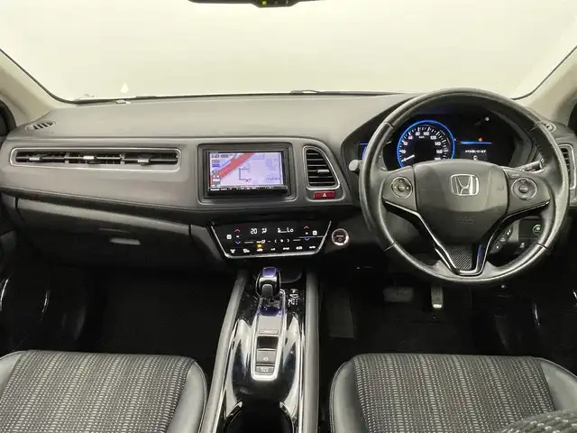 ホンダ ヴェゼル ハイブリッド Z 熊本県 2014(平26)年 10.6万km クリスタルブラックパール 社外7インチナビ（ＣＤ・ＤＶＤ・フルセグ・ＢＴ・ＳＤ・ｉｐｏｄ・ＵＳＢ）/バックカメラ　/ビルトインＥＴＣ　/前席シートヒーター　/クルーズコントロール　/横滑り防止　/先行車発進お知らせ/アイドリングストップ/横滑り防止　/ハーフレザーシート/社外フロアマット/純正１７インチAW/オートライト　/ＬＥＤヘッドライト/スマートキー/プッシュスタート/取扱説明書