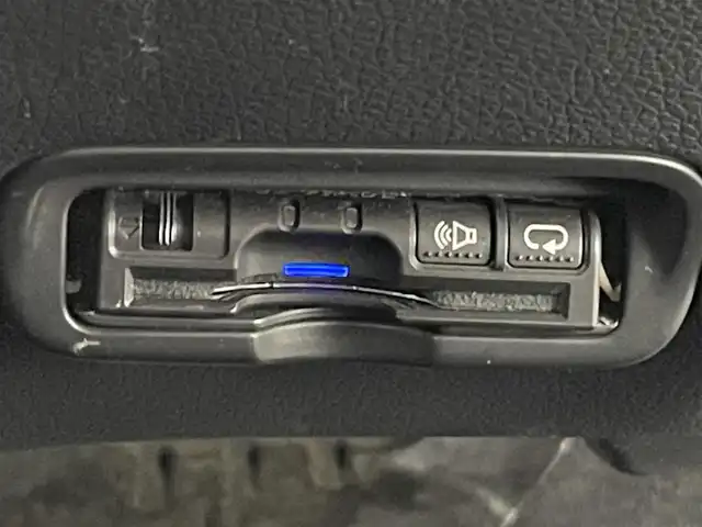 ホンダ ヴェゼル ハイブリッド Z 熊本県 2014(平26)年 10.6万km クリスタルブラックパール 社外7インチナビ（ＣＤ・ＤＶＤ・フルセグ・ＢＴ・ＳＤ・ｉｐｏｄ・ＵＳＢ）/バックカメラ　/ビルトインＥＴＣ　/前席シートヒーター　/クルーズコントロール　/横滑り防止　/先行車発進お知らせ/アイドリングストップ/横滑り防止　/ハーフレザーシート/社外フロアマット/純正１７インチAW/オートライト　/ＬＥＤヘッドライト/スマートキー/プッシュスタート/取扱説明書