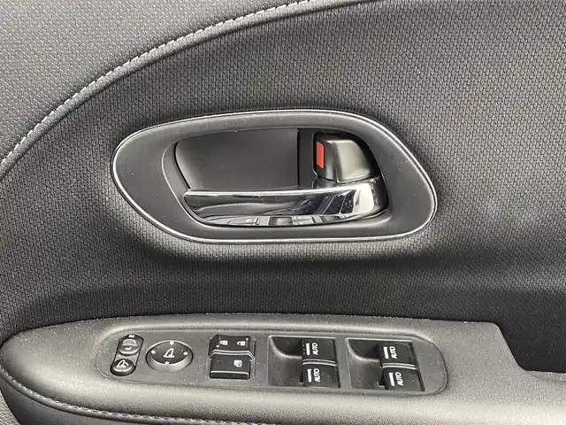 ホンダ ヴェゼル ハイブリッド Z 熊本県 2014(平26)年 10.6万km クリスタルブラックパール 社外7インチナビ（ＣＤ・ＤＶＤ・フルセグ・ＢＴ・ＳＤ・ｉｐｏｄ・ＵＳＢ）/バックカメラ　/ビルトインＥＴＣ　/前席シートヒーター　/クルーズコントロール　/横滑り防止　/先行車発進お知らせ/アイドリングストップ/横滑り防止　/ハーフレザーシート/社外フロアマット/純正１７インチAW/オートライト　/ＬＥＤヘッドライト/スマートキー/プッシュスタート/取扱説明書