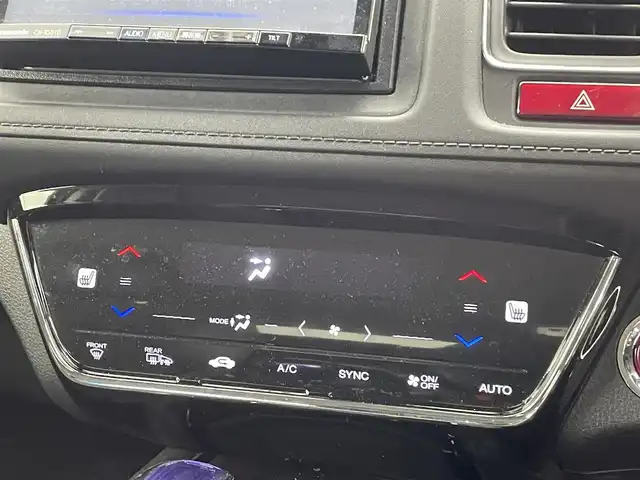 ホンダ ヴェゼル ハイブリッド Z 熊本県 2014(平26)年 10.6万km クリスタルブラックパール 社外7インチナビ（ＣＤ・ＤＶＤ・フルセグ・ＢＴ・ＳＤ・ｉｐｏｄ・ＵＳＢ）/バックカメラ　/ビルトインＥＴＣ　/前席シートヒーター　/クルーズコントロール　/横滑り防止　/先行車発進お知らせ/アイドリングストップ/横滑り防止　/ハーフレザーシート/社外フロアマット/純正１７インチAW/オートライト　/ＬＥＤヘッドライト/スマートキー/プッシュスタート/取扱説明書