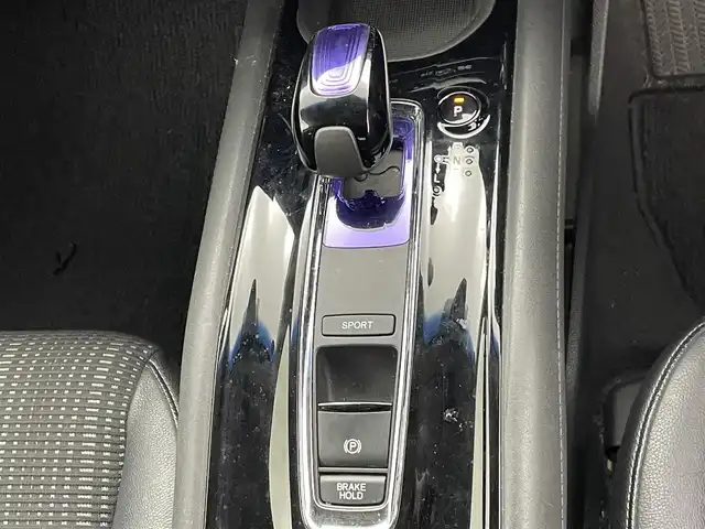 ホンダ ヴェゼル ハイブリッド Z 熊本県 2014(平26)年 10.6万km クリスタルブラックパール 社外7インチナビ（ＣＤ・ＤＶＤ・フルセグ・ＢＴ・ＳＤ・ｉｐｏｄ・ＵＳＢ）/バックカメラ　/ビルトインＥＴＣ　/前席シートヒーター　/クルーズコントロール　/横滑り防止　/先行車発進お知らせ/アイドリングストップ/横滑り防止　/ハーフレザーシート/社外フロアマット/純正１７インチAW/オートライト　/ＬＥＤヘッドライト/スマートキー/プッシュスタート/取扱説明書