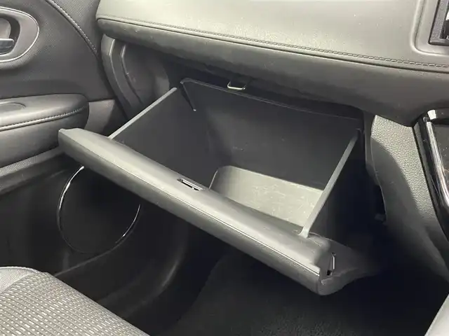ホンダ ヴェゼル ハイブリッド Z 熊本県 2014(平26)年 10.6万km クリスタルブラックパール 社外7インチナビ（ＣＤ・ＤＶＤ・フルセグ・ＢＴ・ＳＤ・ｉｐｏｄ・ＵＳＢ）/バックカメラ　/ビルトインＥＴＣ　/前席シートヒーター　/クルーズコントロール　/横滑り防止　/先行車発進お知らせ/アイドリングストップ/横滑り防止　/ハーフレザーシート/社外フロアマット/純正１７インチAW/オートライト　/ＬＥＤヘッドライト/スマートキー/プッシュスタート/取扱説明書