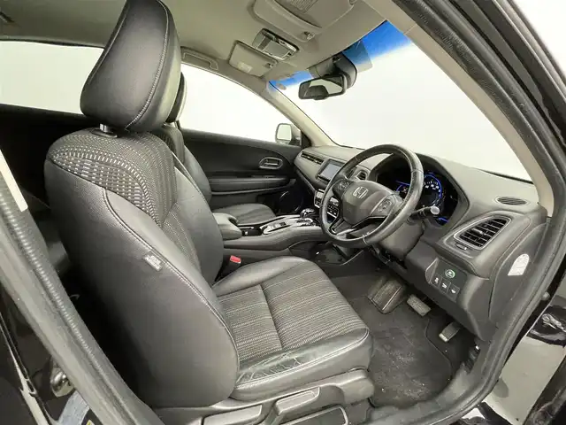 ホンダ ヴェゼル ハイブリッド Z 熊本県 2014(平26)年 10.6万km クリスタルブラックパール 社外7インチナビ（ＣＤ・ＤＶＤ・フルセグ・ＢＴ・ＳＤ・ｉｐｏｄ・ＵＳＢ）/バックカメラ　/ビルトインＥＴＣ　/前席シートヒーター　/クルーズコントロール　/横滑り防止　/先行車発進お知らせ/アイドリングストップ/横滑り防止　/ハーフレザーシート/社外フロアマット/純正１７インチAW/オートライト　/ＬＥＤヘッドライト/スマートキー/プッシュスタート/取扱説明書