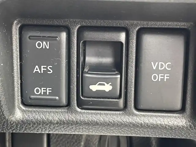 日産 スカイライン 370GT Type S 青森県 2009(平21)年 15.1万km クリスタルホワイトパール FR駆動/6速MT/純正HDDナビ/　 AM/FM/BT/CFカード/CD/DVD/AUX/アナログTV/バックカメラ/HIDオートライト/フォグランプ/パワーシート/純正19インチアルミホイール/スマートキー/スタッドレスタイヤ付き社外アルミホイール保管/　 (225/50/R18)