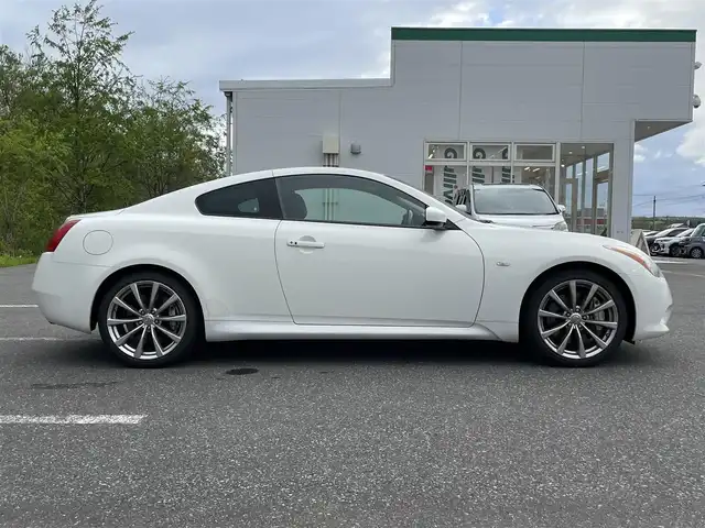 日産 スカイライン 370GT Type S 青森県 2009(平21)年 15.1万km クリスタルホワイトパール FR駆動/6速MT/純正HDDナビ/　 AM/FM/BT/CFカード/CD/DVD/AUX/アナログTV/バックカメラ/HIDオートライト/フォグランプ/パワーシート/純正19インチアルミホイール/スマートキー/スタッドレスタイヤ付き社外アルミホイール保管/　 (225/50/R18)