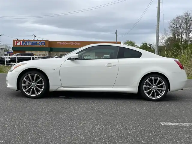 日産 スカイライン 370GT Type S 青森県 2009(平21)年 15.1万km クリスタルホワイトパール FR駆動/6速MT/純正HDDナビ/　 AM/FM/BT/CFカード/CD/DVD/AUX/アナログTV/バックカメラ/HIDオートライト/フォグランプ/パワーシート/純正19インチアルミホイール/スマートキー/スタッドレスタイヤ付き社外アルミホイール保管/　 (225/50/R18)