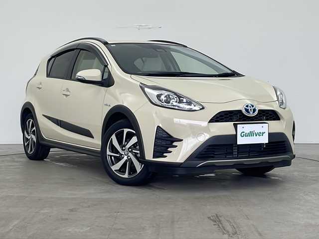 トヨタ アクア クロスオーバー 秋田県 2017(平29)年 3.5万km ベージュ 純正ナビ/　(CD/Bluetooth/FM/AM/フルセグテレビ)/バックカメラ/ＥＴＣ/ルーフレール/衝突被害軽減システム/横滑り防止装置/レーンキープアシスト/純正フロアマット/革巻きステアリング/レザーシート/純正アルミホイール/サイドバイザー/オートハイビーム/オートライト/スペアキー/スマートキー/オートエアコン/ECOモード/EVモード/ウインカーミラー/ステアリングリモコン/プッシュスタート