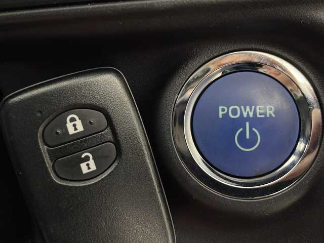 トヨタ アクア クロスオーバー 秋田県 2017(平29)年 3.5万km ベージュ 純正ナビ/　(CD/Bluetooth/FM/AM/フルセグテレビ)/バックカメラ/ＥＴＣ/ルーフレール/衝突被害軽減システム/横滑り防止装置/レーンキープアシスト/純正フロアマット/革巻きステアリング/レザーシート/純正アルミホイール/サイドバイザー/オートハイビーム/オートライト/スペアキー/スマートキー/オートエアコン/ECOモード/EVモード/ウインカーミラー/ステアリングリモコン/プッシュスタート