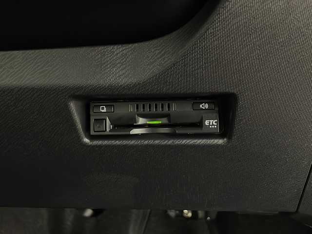 トヨタ アクア クロスオーバー 秋田県 2017(平29)年 3.5万km ベージュ 純正ナビ/　(CD/Bluetooth/FM/AM/フルセグテレビ)/バックカメラ/ＥＴＣ/ルーフレール/衝突被害軽減システム/横滑り防止装置/レーンキープアシスト/純正フロアマット/革巻きステアリング/レザーシート/純正アルミホイール/サイドバイザー/オートハイビーム/オートライト/スペアキー/スマートキー/オートエアコン/ECOモード/EVモード/ウインカーミラー/ステアリングリモコン/プッシュスタート