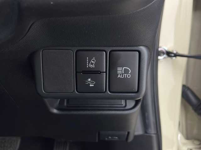 トヨタ アクア クロスオーバー 秋田県 2017(平29)年 3.5万km ベージュ 純正ナビ/　(CD/Bluetooth/FM/AM/フルセグテレビ)/バックカメラ/ＥＴＣ/ルーフレール/衝突被害軽減システム/横滑り防止装置/レーンキープアシスト/純正フロアマット/革巻きステアリング/レザーシート/純正アルミホイール/サイドバイザー/オートハイビーム/オートライト/スペアキー/スマートキー/オートエアコン/ECOモード/EVモード/ウインカーミラー/ステアリングリモコン/プッシュスタート