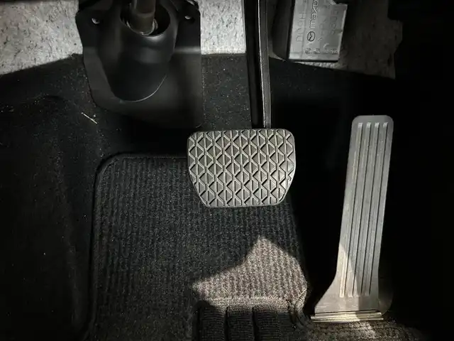 マツダ デミオ 13S 鹿児島県 2015(平27)年 9.3万km ディープクリスタルブルーマイカ 純正ナビ/(AUX/Bluetooth/AM/FM)/社外ETC/純正LEDヘッドライト/オートライト/MTモード付AT/社外前後ドライブレコーダー/アイドリングストップ/横滑り防止装置/衝突被害軽減システム/電格ミラー/純正フロアマット
