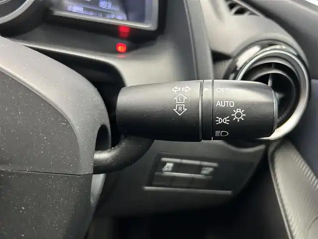 マツダ デミオ 13S 鹿児島県 2015(平27)年 9.3万km ディープクリスタルブルーマイカ 純正ナビ/(AUX/Bluetooth/AM/FM)/社外ETC/純正LEDヘッドライト/オートライト/MTモード付AT/社外前後ドライブレコーダー/アイドリングストップ/横滑り防止装置/衝突被害軽減システム/電格ミラー/純正フロアマット