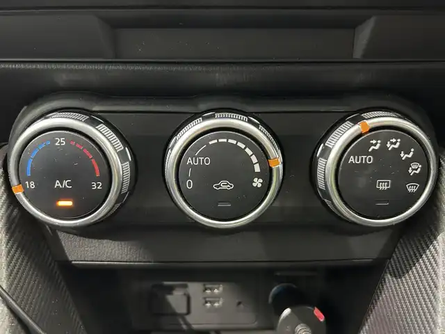 マツダ デミオ 13S 鹿児島県 2015(平27)年 9.3万km ディープクリスタルブルーマイカ 純正ナビ/(AUX/Bluetooth/AM/FM)/社外ETC/純正LEDヘッドライト/オートライト/MTモード付AT/社外前後ドライブレコーダー/アイドリングストップ/横滑り防止装置/衝突被害軽減システム/電格ミラー/純正フロアマット