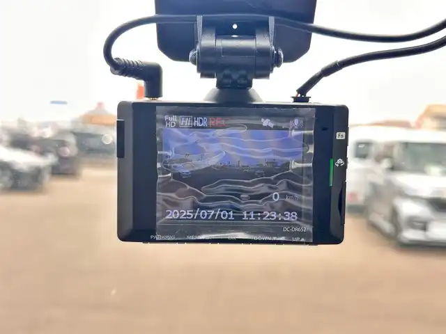 トヨタ ルーミー カスタムG－T 宮城県 2020(令2)年 2.9万km ブライトシルバーM コンフォートパッケージ/・シートヒーター（運転席/助手席）/・シートバックテーブル（運転席/助手席）/パノラミックビュー対応ナビレディパッケージ/・パノラミックビューモニター/・ステアリングスイッチ/＝＝＝/スマートアシスト/・衝突回避支援ブレーキ機能/・衝突警報/・車線逸脱警報機能/・ブレーキ制御付誤発進抑制機能/・先行車発進お知らせ機能/・アダプティブドライビングビーム/・アダプティブクルーズコントロール/・ふらつき警報/・サイドビューランプ/・コーナーセンサー/・路外逸脱警報/・標識認識機能/純正ナビ（NSZT-W68T）/・CD/DVD/・Bluetooth/・フルセグTV/ビルトインETC/ドライブレコーダー/ウェルカムパワースライドドア（運転席側/助手席側）/革巻きステアリング/電動パーキングブレーキ/ブレーキホールド/LEDヘッドランプ/フォグランプ/オートライト/スマートキー＆プッシュスタート/スペアキー/電動格納ミラー/純正15インチAW/純正フロアマット/Wエアバッグ