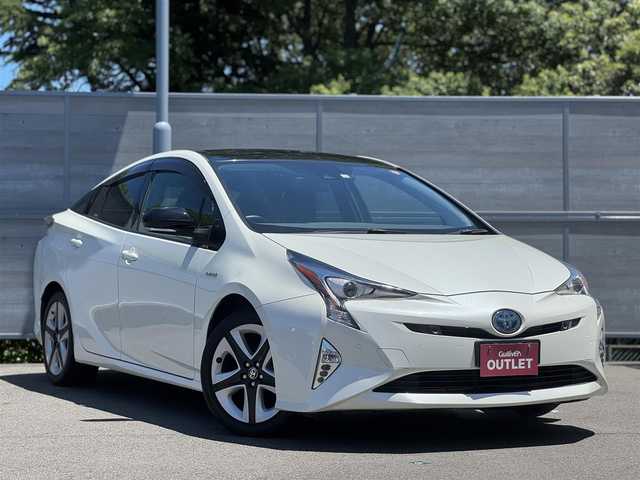 トヨタ プリウス Sセーフティプラス ツートーン 三重県 2018(平30)年 4.8万km アティチュードブラックマイカ/ホワイトパールクリスタルシャイン ワンオーナー /純正メモリナビ（NSCD-W66)/　ワンセグ/CD/Bluetooth/バックカメラ/スマートキー/プッシュスタート/LEDヘッドライト/フォグランプ/レーダークルーズコントロール/クリアランスソナー/純正ドライブレコーダー/純正17インチアルミホイール/ステアリングリモコン/カラーマルチインフォメーションDSP/オートライト/セーフティセンス/シートリフター