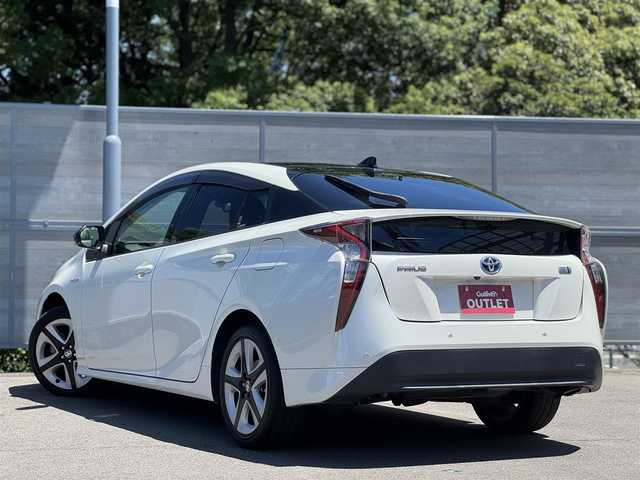 トヨタ プリウス Sセーフティプラス ツートーン 三重県 2018(平30)年 4.8万km アティチュードブラックマイカ/ホワイトパールクリスタルシャイン ワンオーナー /純正メモリナビ（NSCD-W66)/　ワンセグ/CD/Bluetooth/バックカメラ/スマートキー/プッシュスタート/LEDヘッドライト/フォグランプ/レーダークルーズコントロール/クリアランスソナー/純正ドライブレコーダー/純正17インチアルミホイール/ステアリングリモコン/カラーマルチインフォメーションDSP/オートライト/セーフティセンス/シートリフター