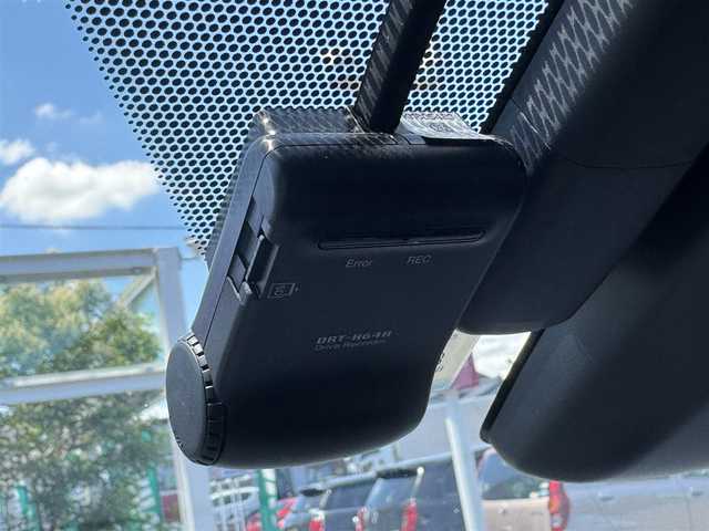 トヨタ プリウス Sセーフティプラス ツートーン 三重県 2018(平30)年 4.8万km アティチュードブラックマイカ/ホワイトパールクリスタルシャイン ワンオーナー /純正メモリナビ（NSCD-W66)/　ワンセグ/CD/Bluetooth/バックカメラ/スマートキー/プッシュスタート/LEDヘッドライト/フォグランプ/レーダークルーズコントロール/クリアランスソナー/純正ドライブレコーダー/純正17インチアルミホイール/ステアリングリモコン/カラーマルチインフォメーションDSP/オートライト/セーフティセンス/シートリフター