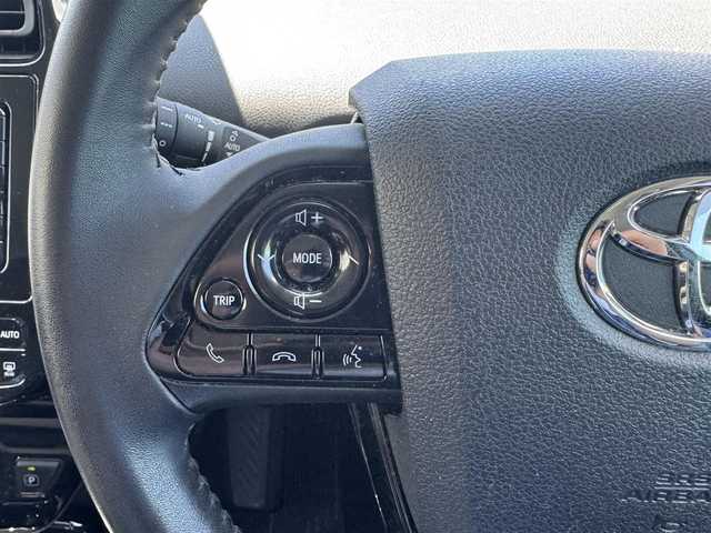トヨタ プリウス Sセーフティプラス ツートーン 三重県 2018(平30)年 4.8万km アティチュードブラックマイカ/ホワイトパールクリスタルシャイン ワンオーナー /純正メモリナビ（NSCD-W66)/　ワンセグ/CD/Bluetooth/バックカメラ/スマートキー/プッシュスタート/LEDヘッドライト/フォグランプ/レーダークルーズコントロール/クリアランスソナー/純正ドライブレコーダー/純正17インチアルミホイール/ステアリングリモコン/カラーマルチインフォメーションDSP/オートライト/セーフティセンス/シートリフター