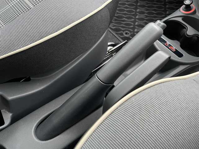 フィアット ５００ 1．2 ポップ 山梨県 2017(平29)年 4.3万km LATTE MENTA 純正ディスプレイオーディオ/Bluetooth/USB/AUX/ETC/CITYモード/半革/純正フロアマット/リモコンキー
