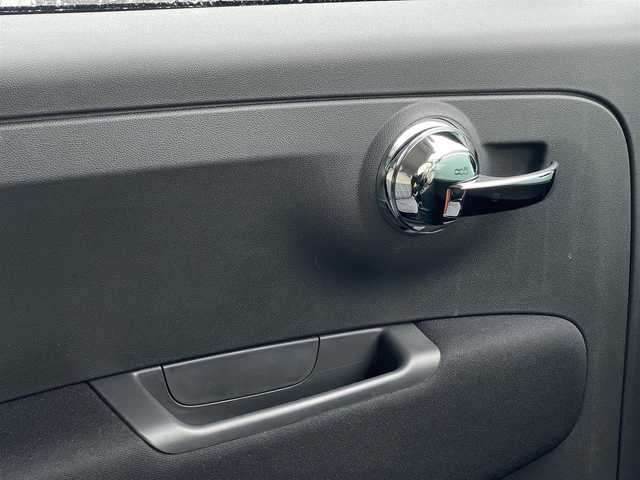 フィアット ５００ 1．2 ポップ 山梨県 2017(平29)年 4.3万km LATTE MENTA 純正ディスプレイオーディオ/Bluetooth/USB/AUX/ETC/CITYモード/半革/純正フロアマット/リモコンキー