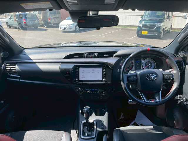 トヨタ ハイラックス Z GRスポーツ 宮崎県 2022(令4)年 2.3万km アティチュードブラックマイカ カロッツェリア立体フロアマット　/ロールバー　/全方位カメラ　/メーカーナビ　/リアデフロック　/運転席パワーシート　/リア３面スモークフィルム　/バックガード　/フロント１インチリフトアップスペーサー