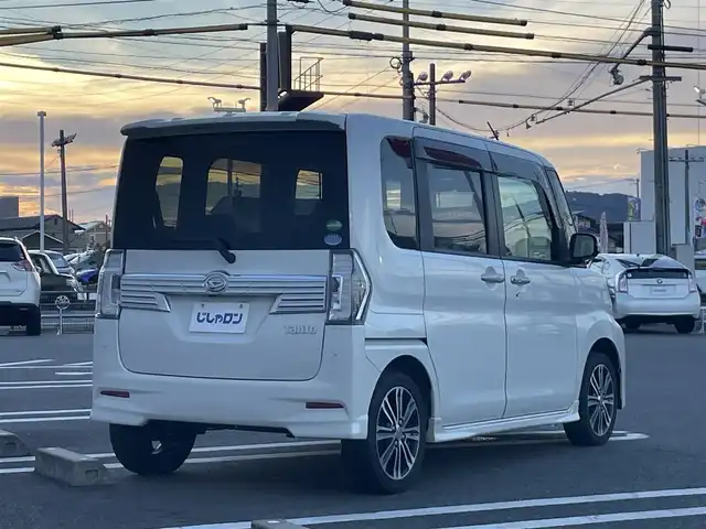 ダイハツ タント カスタム RS トップED SA Ⅲ 熊本県 2017(平29)年 8.8万km パールホワイトⅢ (株)IDOMが運営する【じしゃロン熊本店】の自社ローン専用車両になります。こちらは現金またはオートローンご利用時の価格です。自社ローンご希望の方は別途その旨お申付け下さい　/社外ナビ(AVN-R7W)/バックカメラ/フルセグテレビ/DVD/CD/Bluetooth接続/ETC/ハーフレザーシート/シートヒーター/両側パワースライドドア/LEDヘッドライト/オートマティックハイビーム/純正15インチアルミホイール/スマートキー