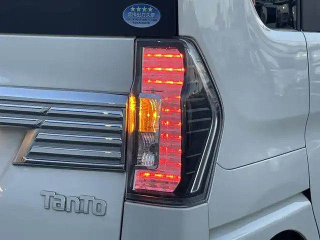 ダイハツ タント カスタム RS トップED SA Ⅲ 熊本県 2017(平29)年 8.8万km パールホワイトⅢ (株)IDOMが運営する【じしゃロン熊本店】の自社ローン専用車両になります。こちらは現金またはオートローンご利用時の価格です。自社ローンご希望の方は別途その旨お申付け下さい　/社外ナビ(AVN-R7W)/バックカメラ/フルセグテレビ/DVD/CD/Bluetooth接続/ETC/ハーフレザーシート/シートヒーター/両側パワースライドドア/LEDヘッドライト/オートマティックハイビーム/純正15インチアルミホイール/スマートキー