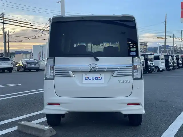 ダイハツ タント カスタム RS トップED SA Ⅲ 熊本県 2017(平29)年 8.8万km パールホワイトⅢ (株)IDOMが運営する【じしゃロン熊本店】の自社ローン専用車両になります。こちらは現金またはオートローンご利用時の価格です。自社ローンご希望の方は別途その旨お申付け下さい　/社外ナビ(AVN-R7W)/バックカメラ/フルセグテレビ/DVD/CD/Bluetooth接続/ETC/ハーフレザーシート/シートヒーター/両側パワースライドドア/LEDヘッドライト/オートマティックハイビーム/純正15インチアルミホイール/スマートキー