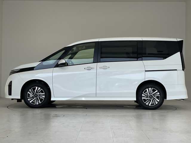 日産 セレナ e－パワー ハイウェイスター V 愛知県 2025(令7)年 0.1千km プリズムホワイト 登録済未使用車/プロパイロット/SOSコール/純正12.3型ディズプレイオーディオナビ/フリップダウンモニター/全方位カメラ/両側パワースライドドア/レーダークルーズコントロール/ハンズフリースライドドア/コーナーセンサー/純正アルミホイール/ETC2.0/ブラインドスポットモニター/LEDヘッドライト/インテリジェントミラー/リアオートエアコン/オートマチックハイビーム/ワイヤレス充電機/ドライブレコーダー/衝突軽減システム/フルセグ/Bluetooth/ステアリングスイッチ/スマートキー/プッシュスタート