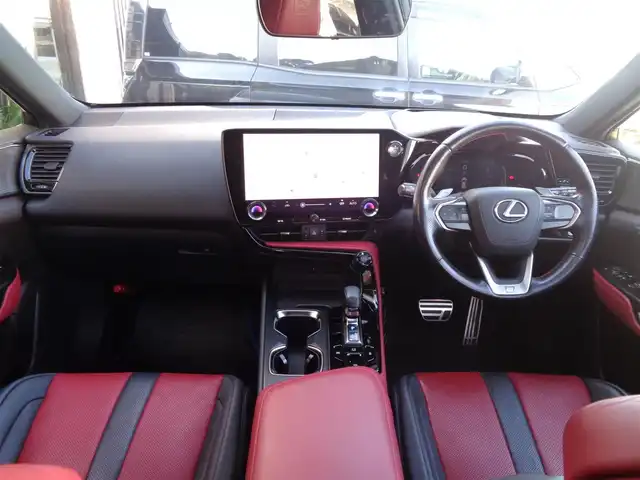レクサス ＮＸ 350h Fスポーツ 鹿児島県 2023(令5)年 4.7万km ホワイトノーヴァガラスフレーク ワンオーナー/14インチディスプレイオーディオプラス/ナビ、フルセグ、BTオーディオ、CD、DVD/パノラミックビューカメラ/赤/黒コンビレザーシート/前席左右ベンチレーションエアシート/運転席シートメモリー/ステアリングヒーター/ヘッドアップディスプレイ/レーダークルーズコントロール/ビルトインETC2.0/サンルーフ/100V電源、USB×2口/カードキー、スマートキー2個あり/取説、保証書あり