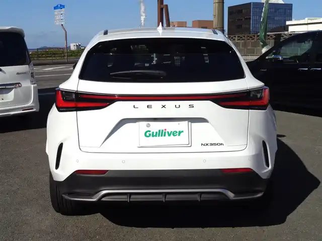 レクサス ＮＸ 350h Fスポーツ 鹿児島県 2023(令5)年 4.7万km ホワイトノーヴァガラスフレーク ワンオーナー/14インチディスプレイオーディオプラス/ナビ、フルセグ、BTオーディオ、CD、DVD/パノラミックビューカメラ/赤/黒コンビレザーシート/前席左右ベンチレーションエアシート/運転席シートメモリー/ステアリングヒーター/ヘッドアップディスプレイ/レーダークルーズコントロール/ビルトインETC2.0/サンルーフ/100V電源、USB×2口/カードキー、スマートキー2個あり/取説、保証書あり
